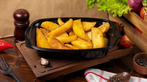 Шеф-повар рассказал, почему запеченный картофель не получается хрустящим: все очень просто