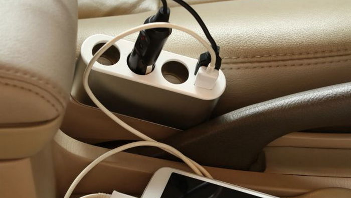 Как правильно заряжать смартфон в автомобиле от прикуривателя: полезные советы