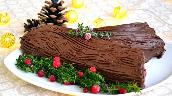 Рецепт шоколадного десерта «Рождественское полено»