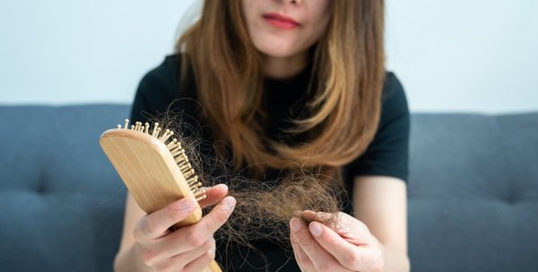 Термозащита и нечастое мытье: как ухаживать за волосами зимой