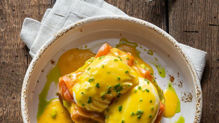 На завтрак: быстрый рецепт яйца Бенедикт с лососем