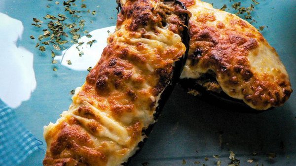 Баклажаны, запеченные с творожно-сырной начинкой