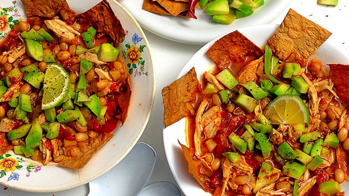 Мексиканский тортилья-суп с курицей: быстро, сытно и вкусно