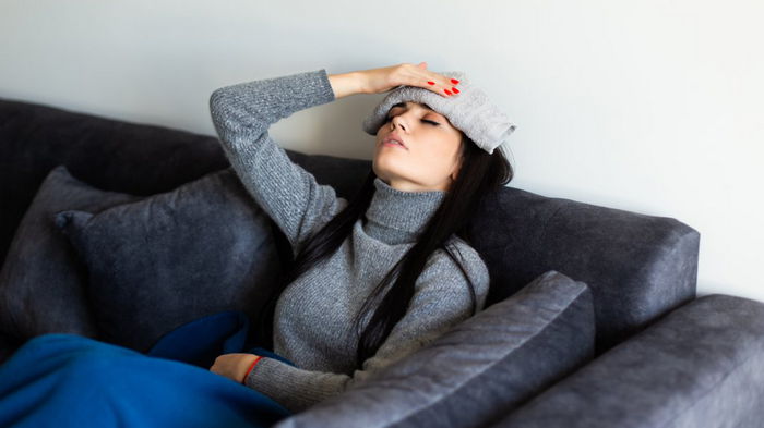 Почему женщины чаще мужчин страдают от головной боли – ответы экспертов