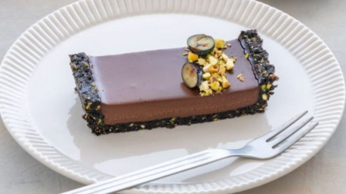 Французский стиль: рецепт изысканного шоколадно-фисташкового тарта без выпечки