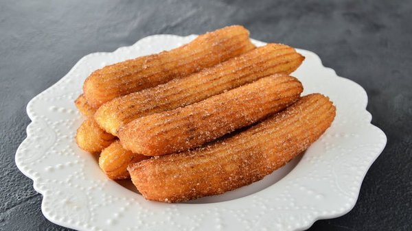 Рецепт испанского десерта из заварного теста: пирожные Чурос — пальчики оближешь