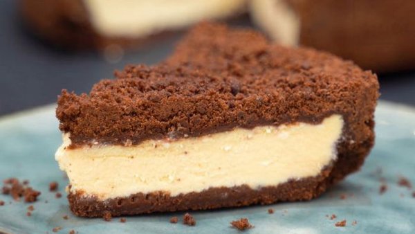 Королевский шоколадный пирог за считанные минуты: даже тесто не нужно замешивать!