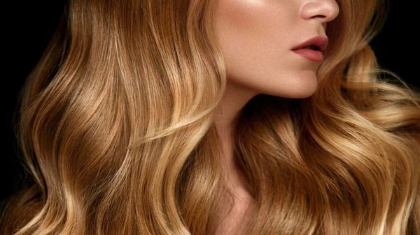 Трендовые оттенки волос, полностью обновляющие образ: 4 варианта для совершенной красоты