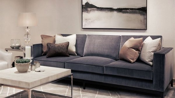 Как выбрать прямой диван для своей гостиной