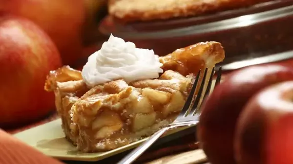 Кремовый пирог с яблоками: рецепт оригинального десерта