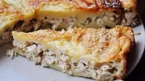 Заливной пирог с курицей на кефире: как приготовить вкусное блюдо