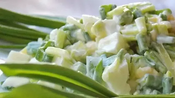 Весенний салат из черемши: как приготовить вкусное блюдо