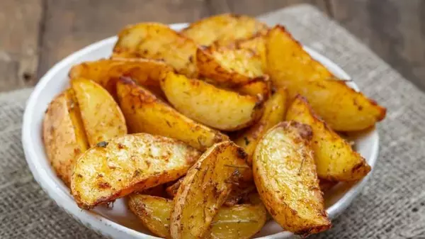 Ароматный картофель, запеченный в духовке: лучший рецепт