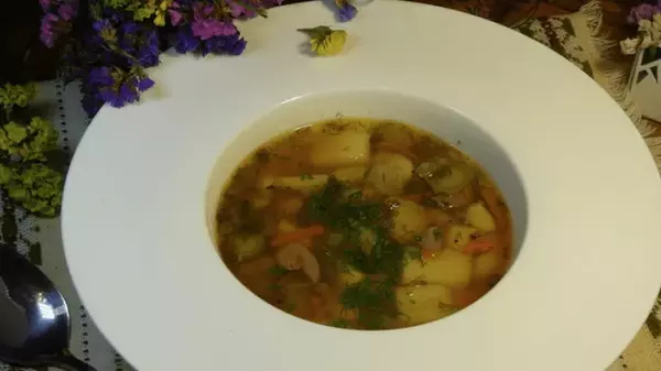 Вкусный суп у папы: огуречник постный (видео)
