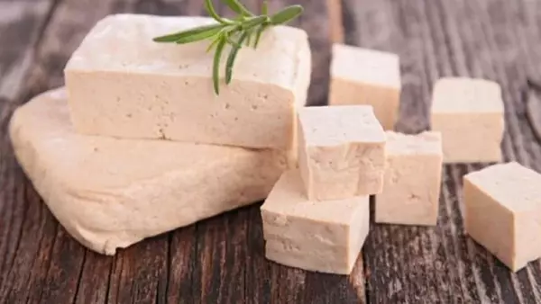 Чем полезен сыр тофу и кому его есть нельзя: ответ диетолога