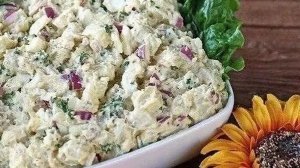 Картофельный салат с красным луком и петрушкой: рецепт постного блюда