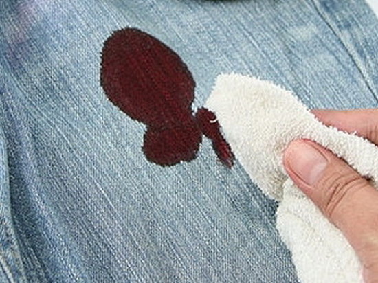 Как отстирать пятна крови на одежде