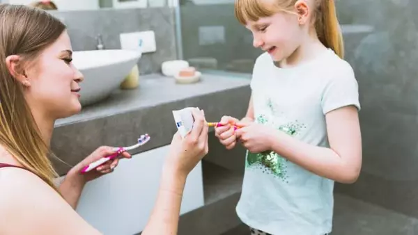 Стоматолог назвала 3 правила, на которых «держатся» здоровые зубы детей