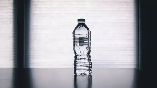 Зачем японцы ставят возле своих домов бутылки с водой: ну очень хитрый способ