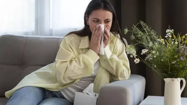 Ночный кошмар аллергика: врач назвала 10 вещей в вашем доме, которые провоцируют чихание