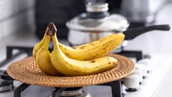 Кому не стоит употреблять бананы: какая польза и вред от популярного фрукта