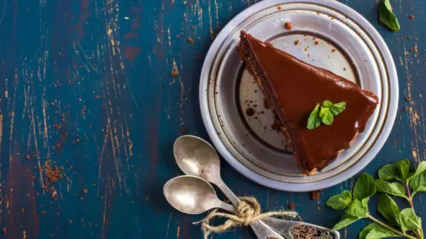 Шоколадный королевский торт без муки и миксера: всего 4 ингредиен...