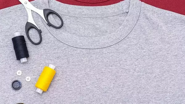 Как сделать стильную сумку из старой футболки: лайфхак от блогера
