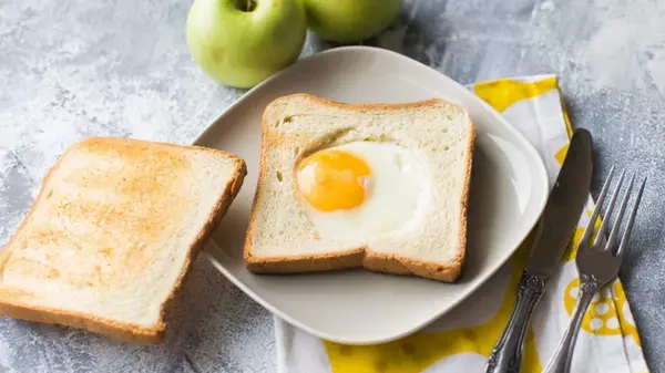 Можно ли есть яйца с хлебом на завтрак: диетолог указала на важный нюа...
