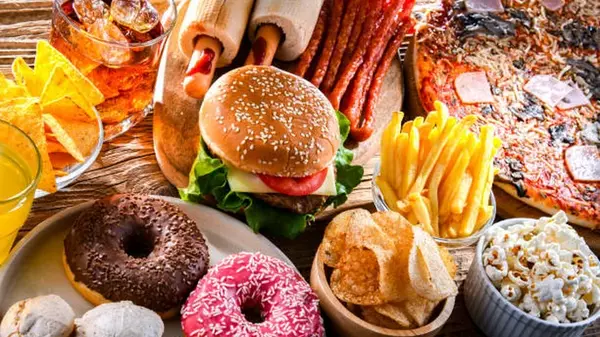 Как преодолеть тягу к нездоровой еде: 6 экспертных советов по питанию