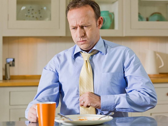 Тошнота после еды – причины и способы лечения