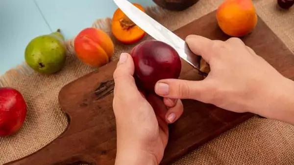 Почему нельзя есть с ножа: суеверия и объяснения для мужчин и женщин