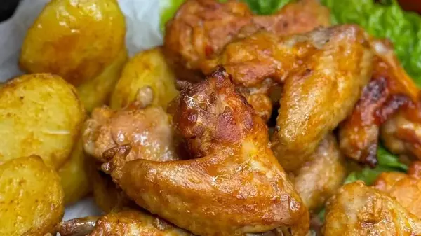Куриные крылышки в рукаве: рецепт простого и аппетитного блюда на ужин