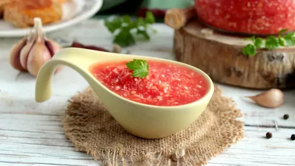 Пряный хрен с помидорами на зиму: вкуснее любого соуса