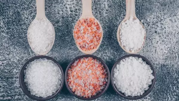 Какую соль лучше использовать во время приготовления супа, пасты, мяса и других блюд
