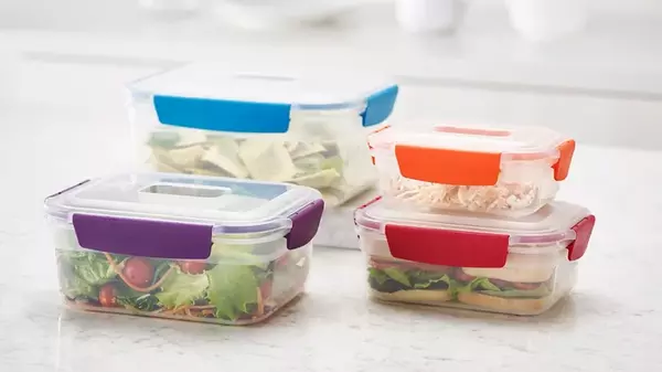Все кладут эти 5 продуктов именно туда: что нельзя хранить в пластиков...