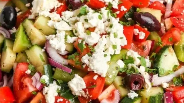 Настоящий греческий салат: рецепт очень летнего блюда
