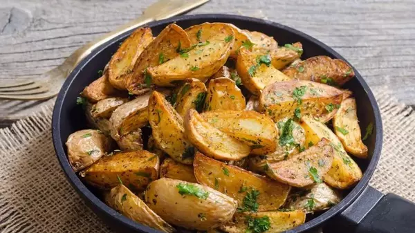 Картофель в соевом соусе, запеченный в духовке: рецепт вкусного гарнира