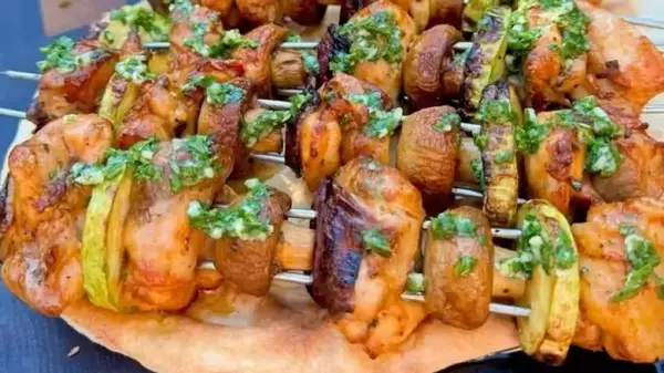 Сочный куриный шашлык с овощами: рецепт идеального блюда для пикника