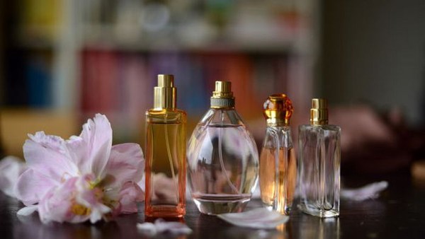 Ароматный must-have: 5 трендовых парфюмов, которые точно освежат вас э...