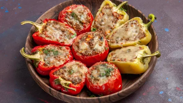 Фаршированные перцы с мясом и вишней