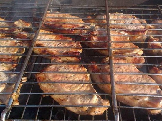 Свиная корейка с розмарином на решетке (рецепт)