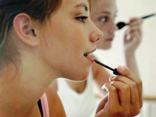 Нужно ли девушке-подростку пользоваться косметикой?