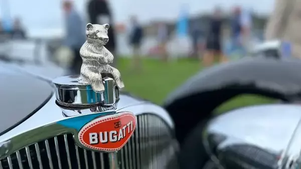 Виноваты пешеходы. Почему Rolls-Royce и Jaguar отказались от талисманов на капотах