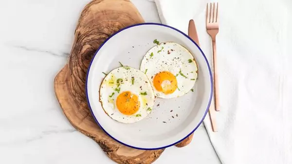 Яичница порадует «взрывом вкуса» и никогда не надоест: что советуют добавить