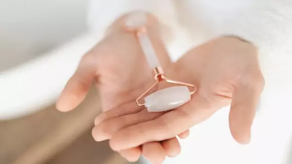 Как использовать роллер для лица в уходе за кожей