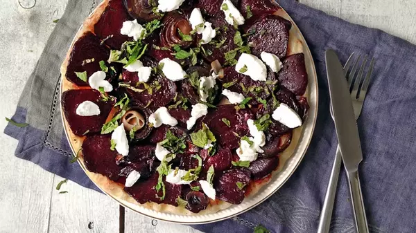 Тарт татен со свеклой и козьим сыром: оригинальный рецепт