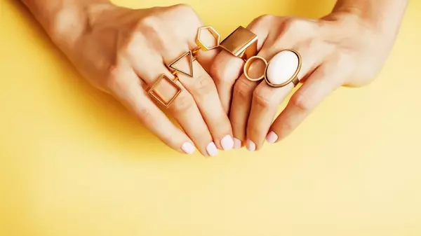 Ваши украшения тихо выдают окружающим все «секреты» о вас: 12 интересных «фактов»