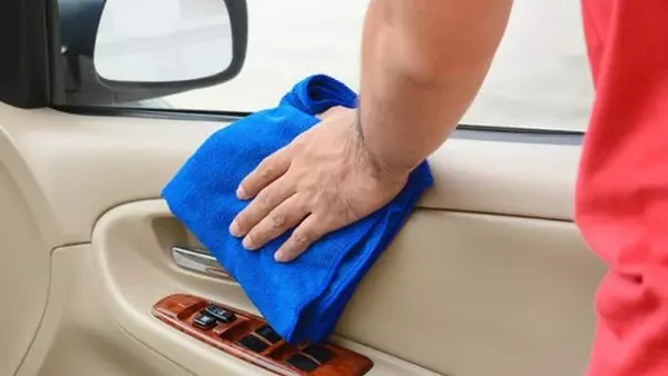 Как почистить салон автомобиля подручными средствами