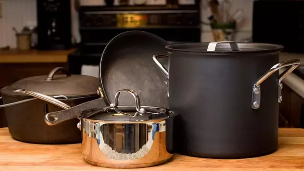 Как спасти и почистить пригоревшую кастрюлю: полезные советы