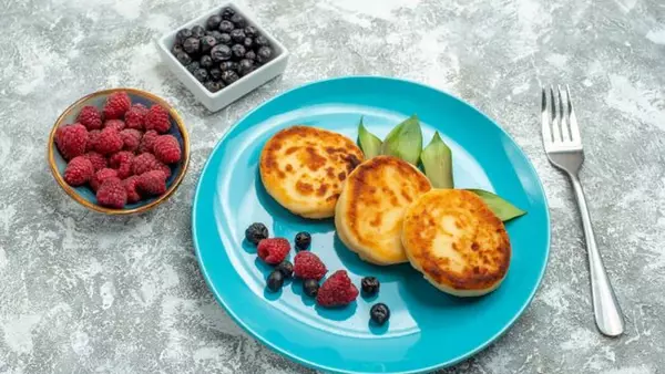 Идеальные сырники, которые не навредят вашей фигуре: готовятся без муки и сахара